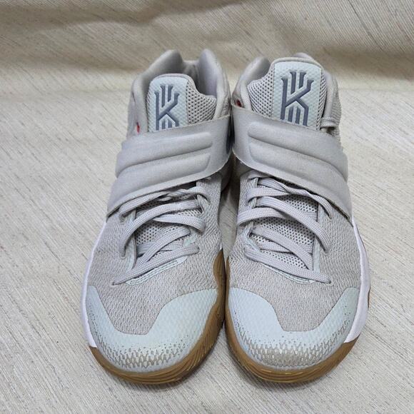 Nike women's JBY basketball shoes size 7.5, lace up and Velcro - Picture 4 of 8